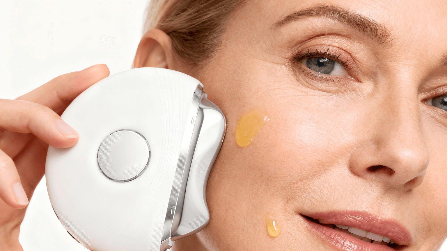 Pureance thermal beauty device gliding over face with serum applied