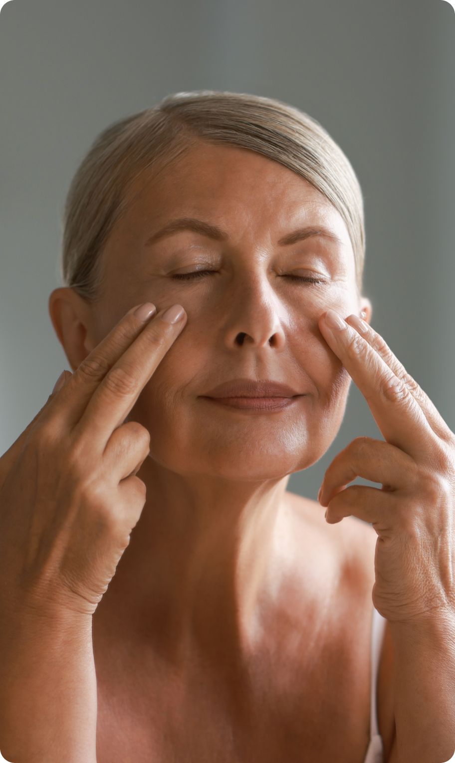 woman applying serum